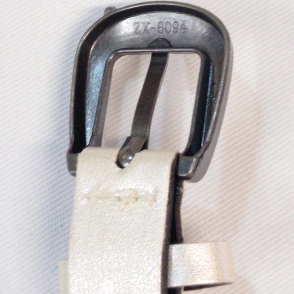 White Braided Belt Size 3 Durable Faux Leather Stylish Addition to Any Outfit - Picture 5 of 12